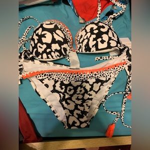 Women’s 2 piece bathing suit